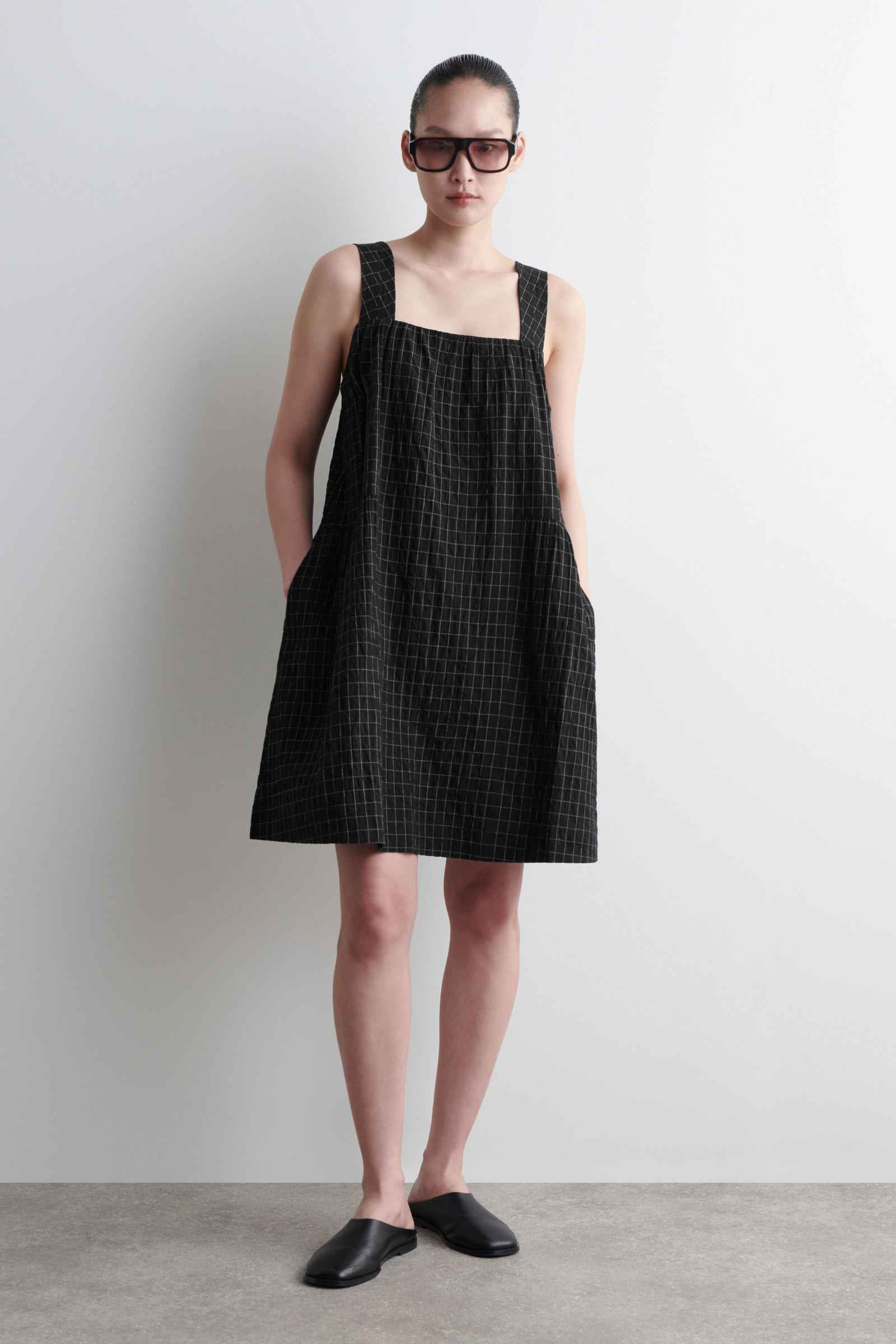 休闲版型方领连衣裙- COS官网