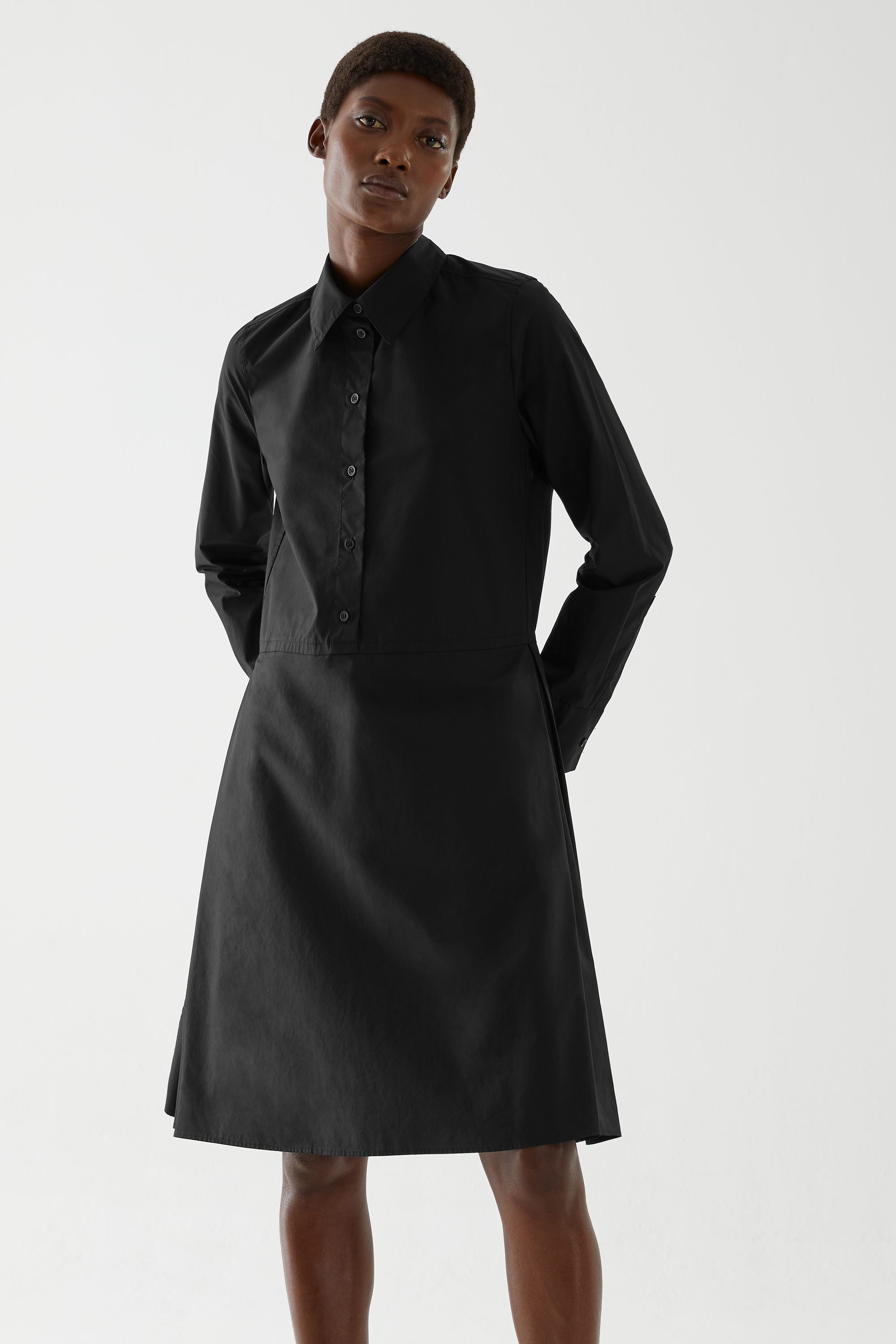 褶裥饰纯棉尖领衬衫连衣裙 - cos官网