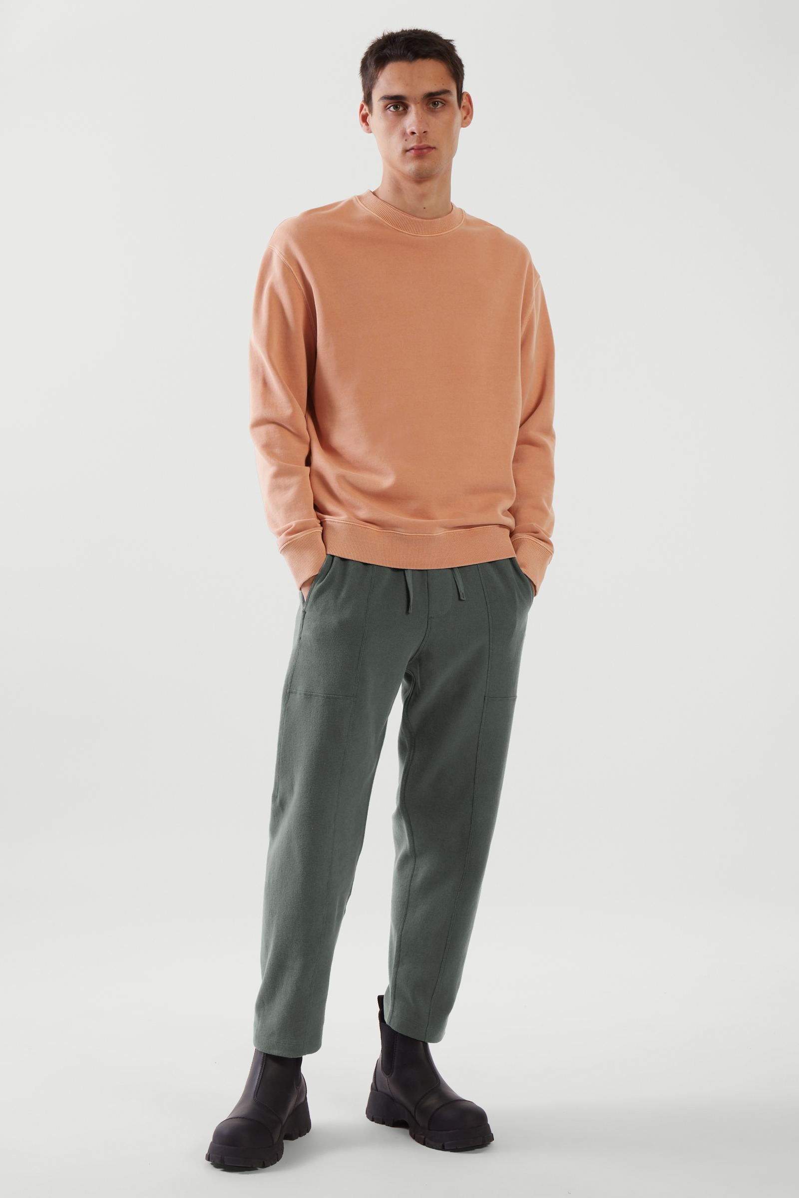 休闲版型罗纹圆领长袖卫衣 - cos官网